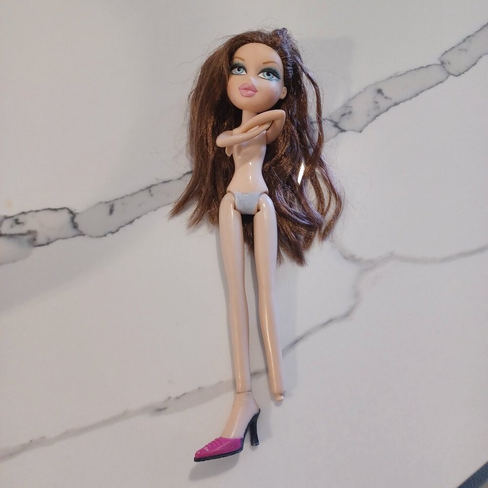 Vintage 2001 MGA Bratz Fashion Doll Yasmin